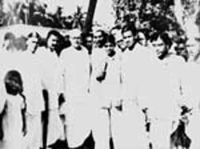 Photo of Subhas Chandra Basu (Letter on Netaji) with Dr. Rajendra Prasad (First President of India) at Khadi Pratisthan, Sodepur After a meetin for a comromise, 1939.jpg
